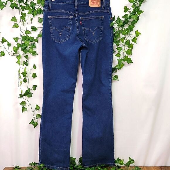 Levi's. Classic Relaxed Boot Cut Jeans. 550. Size 8M. EUC - Picture 5 of 11